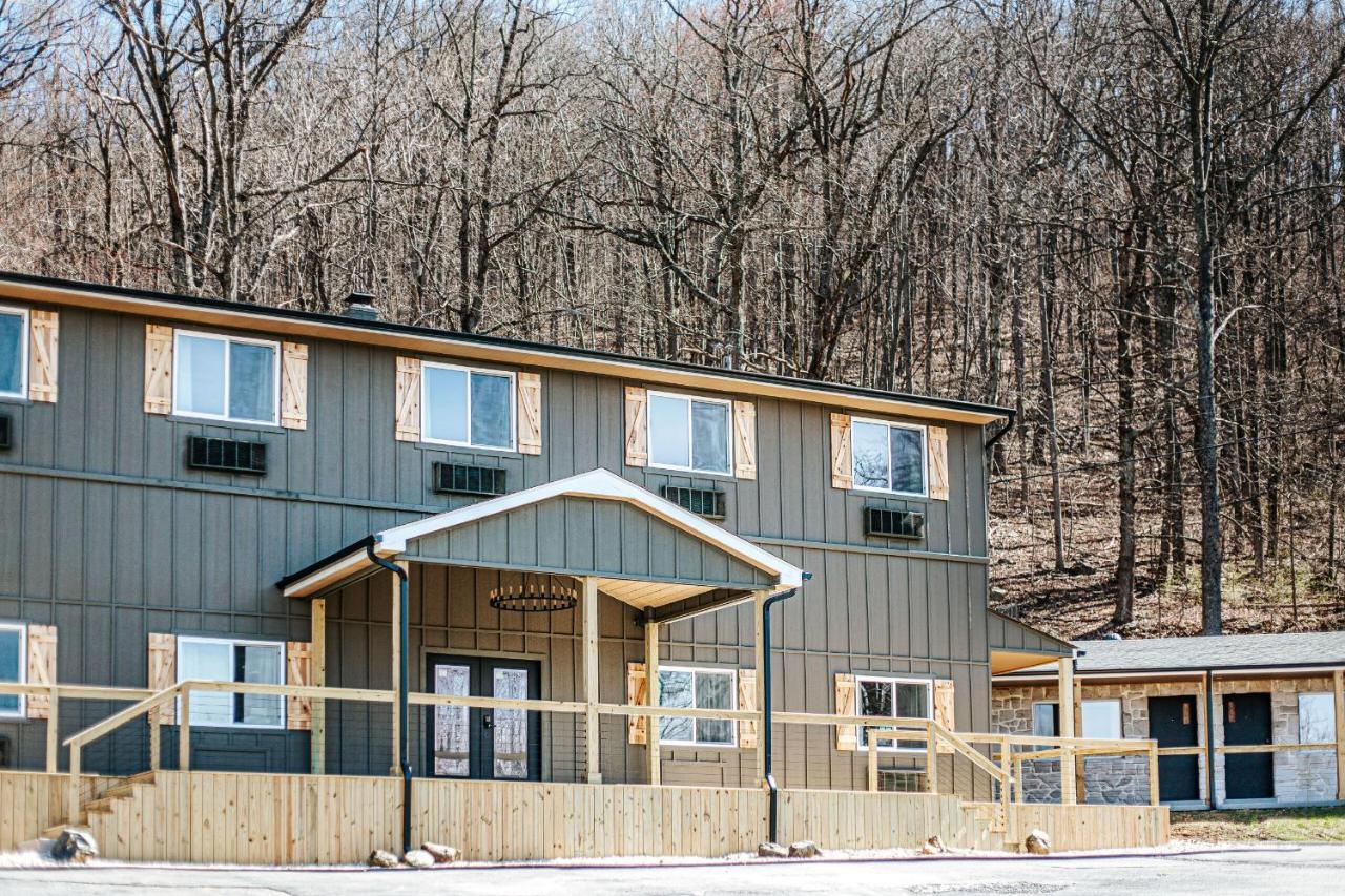Grey Pine Lodge Waynesboro Room photo