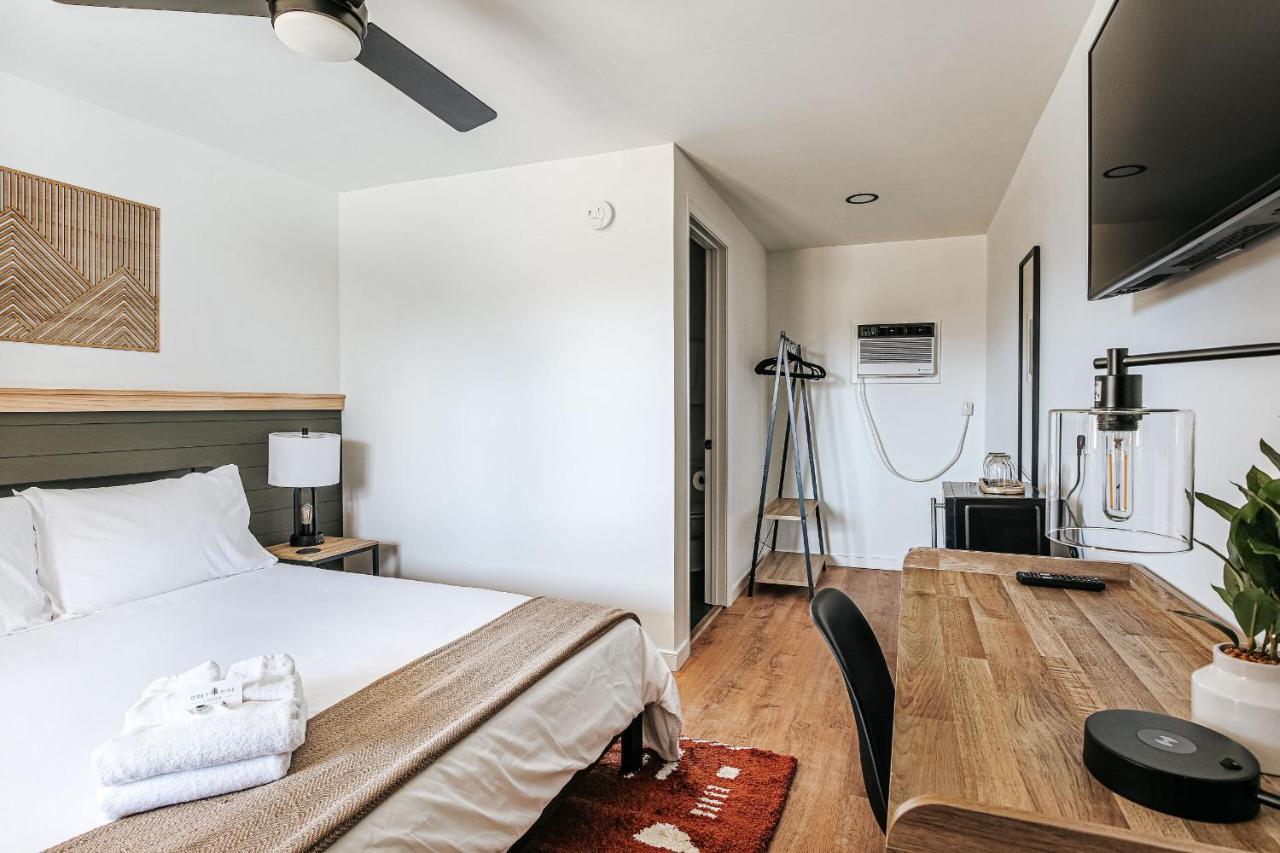 Grey Pine Lodge Waynesboro Room photo